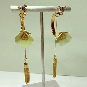 Elegant Flower Earring With Tassel!